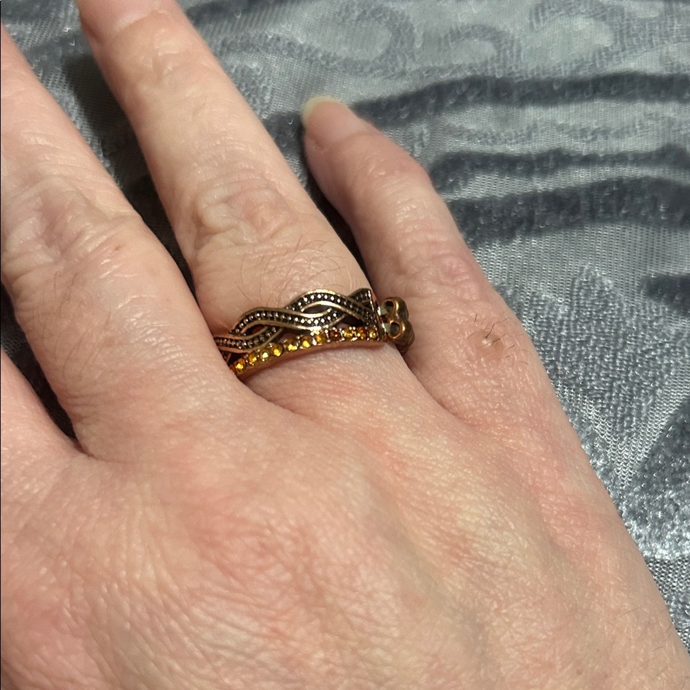 Gold-Tone Amber Crystal Accessory Ring. Stretchy band!!
